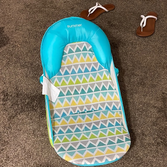 Blue and green baby bathing assistant - Picture 1 of 2